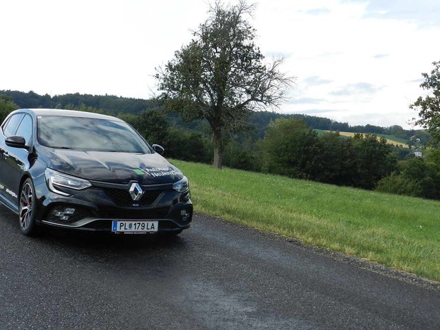 Strecken  Auto  nach der Freigabe der Rennstrecke