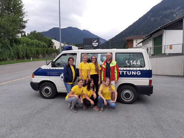 Für Nachwuchs bei der Wasserrettung Reutte ist gesorgt. vo. li. Schwimmlehrerin Michaela Oberforcher, Verena Lechleitner, Lena Scheucher, Prüfer Hans aus Walchsee, Carina Lechleitner, Elisa Oberforcher, Eva-Maria Stoll
 | Foto: Foto: Wasserrettung Reutte