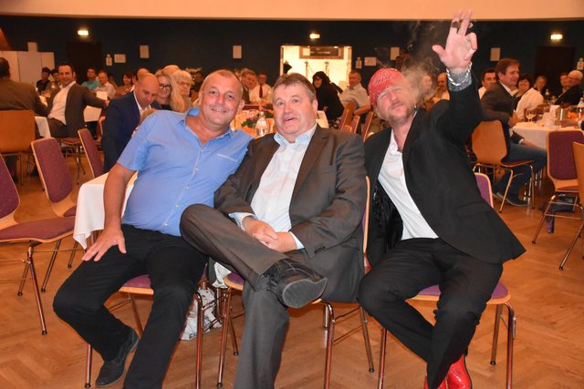Unterstützten Scharinger bei einem Ständchen, Thomas Thür (links) und Robert Mush (rechts). | Foto: Goll