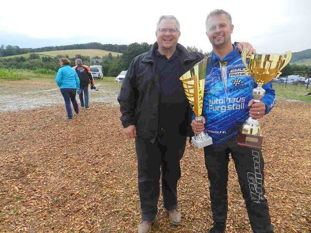 Bgm Michael Göschelbauer, Schagerl Karl
( Bgm Michael Göschelbauer gratuliert Schlagerl Karl zum heutigen Tages und Gesamtsieg