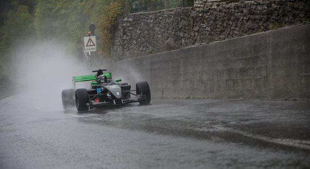 Hermann Waldy junior in seinem Formel Tatuus Master in Altlengbach