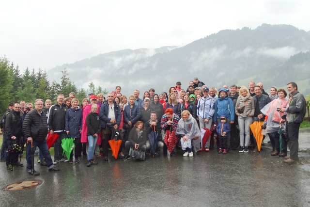 Rege Teilnahme bei der SOKO-Kitzbühel-Fanwanderung. | Foto: Kitzbühel Tourismus