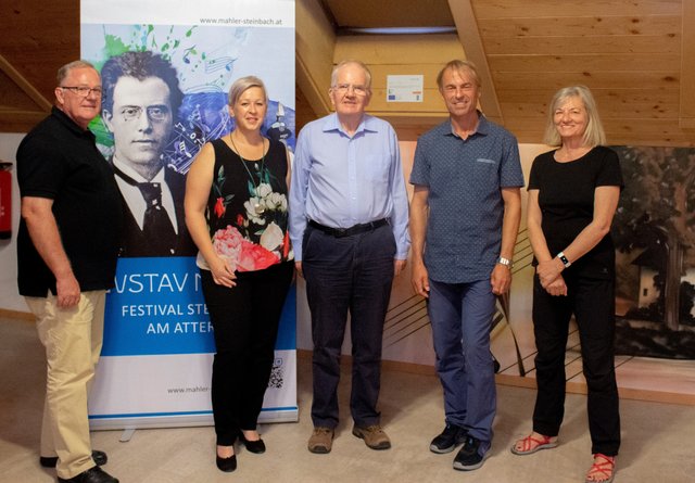 Franz Kneißl, Bürgermeisterin Nicole Eder, Leader-„Erfinder“ Graham Avery, Leo Gander und Annalisa Avery.