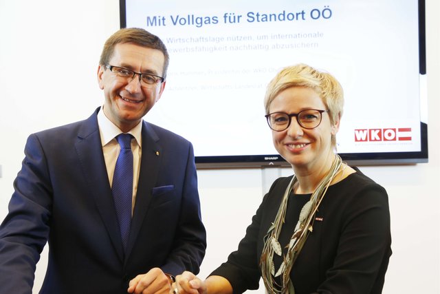 Wirtschaftslandesrat Markus Achleitner und Wirtschaftskammer OÖ-Präsidentin Doris Hummer.