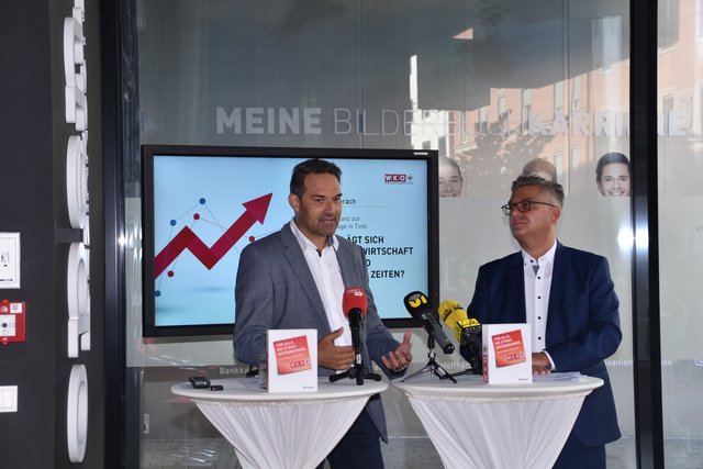 Christoph Walser und Stefan Garbislander sprachen über die Wechselwirkung von Wirtschaft und Politik.