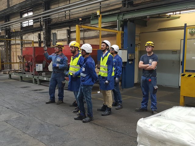 Zuerst gab es eine ausführliche Werksbesichtigung | Foto: RHI Magnesita