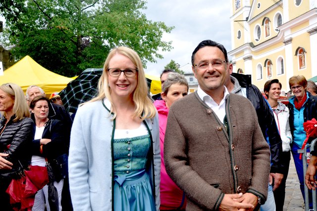 Ehrengast Margarete Schramböck, Bgm. Hubert Almberger. | Foto: Kogler