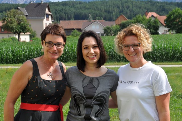 Obfrau Anny Begusch (mitte) mit LH-Stv. Beate Prettner und GR Ines Wutti