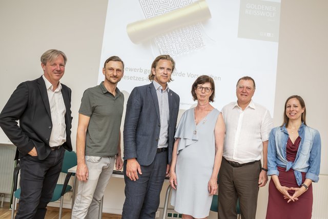 Die Jury: Roland Reischl, Jürgen Schenk, Viktor Larisegger, Erika Zwanzger, Kurt Stangl, Christina Miedl (v. l.)