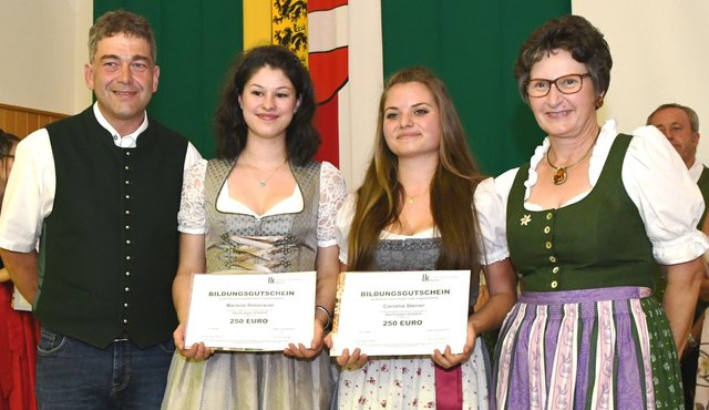Hermann Schluder, Marlene Rosenauer, Cornelia Steiner und Direktorin Herma Hartweger bei der Verleihung des Rostockpreises | Foto: Hafner