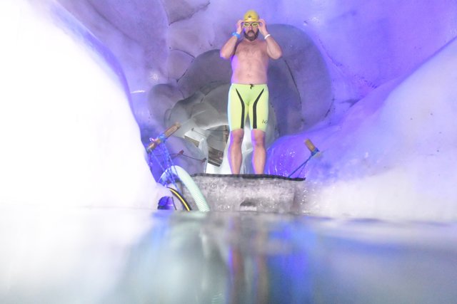 Im Natur Eis Palast im Hintertuxer Gletscher hat das Wasser weniger als 0 Grad. | Foto: Christian Bruna