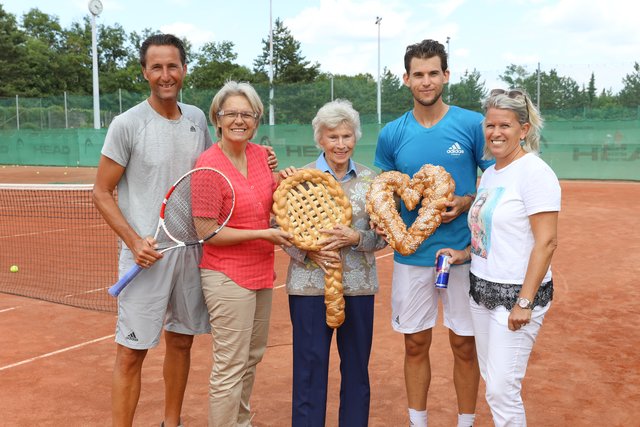 V.l.: Wolfgang Thiem, Sportlandesrätin Petra Bohuslav, Haas, Thiem und Karin Thiem