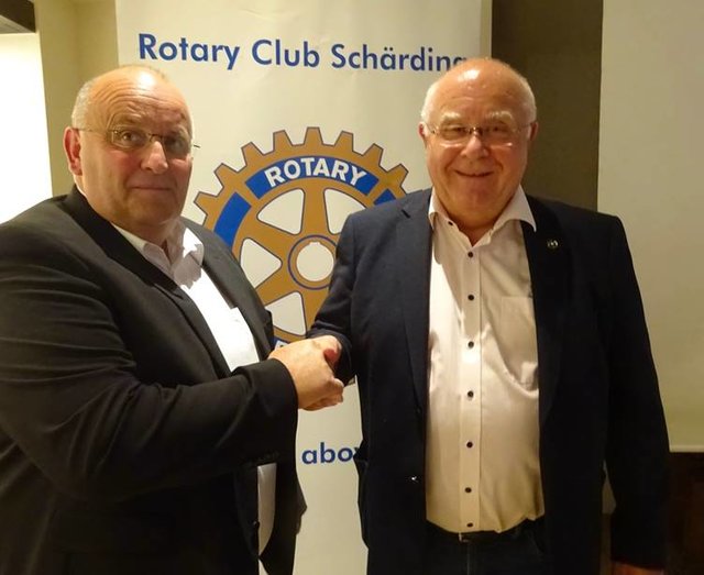 Hans Pucher (r.) übernimmt das Präsidentenamt von Franz Schlederer.