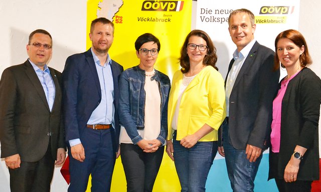 OÖ-Spitzenkandidat August Wöginger, die Bezirkskandidaten Robert Berghammer, Doris Staudinger, Elisabeth Gneißl &amp; Christian Mader mit Parteiobfrau Michaela Langer-Weninger (v.l.). | Foto: OÖVP/Großruck