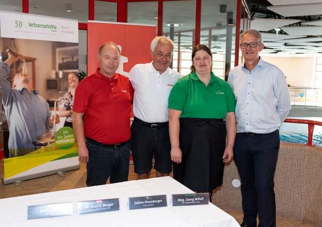 BAG-Vorstand Waltner Astl, BAG-Vorstandsvorsitzender Josef Burger, Lebenshilfe-Klientin Sabine Ehrensberger und Lebenshilfe Tirol-GF Georg Willeit (v. li.) | Foto: BAG Kitzbühel