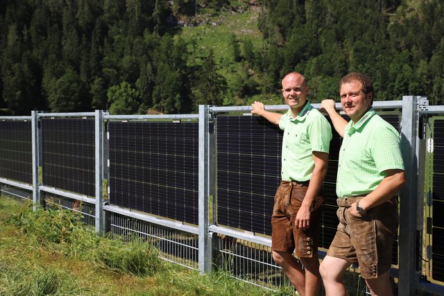 Bernhard Stöckl und Robert Leitinger starten mit ihrem neuen Solarzaun durch!