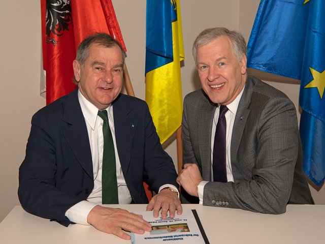 Stolz auf 22 Gesunde Gemeinden im Bezirk Landtagsabgeordneter Franz Dinhobl und Landesrat Martin Eichtinger.
