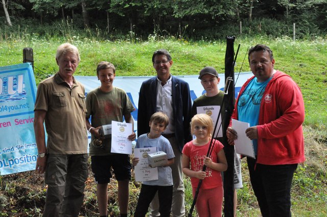 Siegerehrung am Schluss. Für die erfolgreichen Angler gibt es Preise und ein kräftiges Petriheil