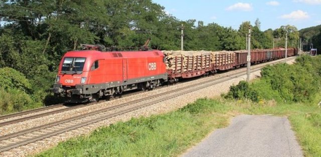 Güterzüge verursachen nächtlichen Lärm, der an den Nerven mancher Anrainer zieht. | Foto: ÖBB