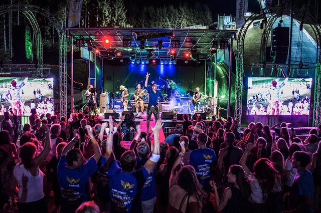 Tolle Live-Acts und Mega-Stimmung. | Foto: J&amp;R/Frauscher