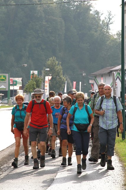 Pfarrer Siegfried Gödl, ein passionierter Wanderer, sah den "Hans Kloepfer-Weg" als wegweisendes Projekt mit Nachhaltigkeit. | Foto: Josef Fürbass