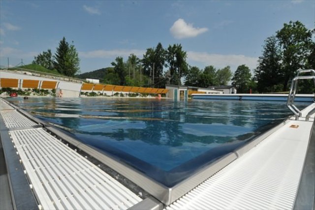 Baden bis 21 Uhr im Aya-Bad an der Alpenstraße
