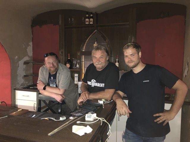 Baustelle Soundclub: Wolfgang Mauchler (Mitte) und die fleißigen Vereinsmitglieder Arno Pucher und Patrik Pilgram (rechts) | Foto: Lehner
