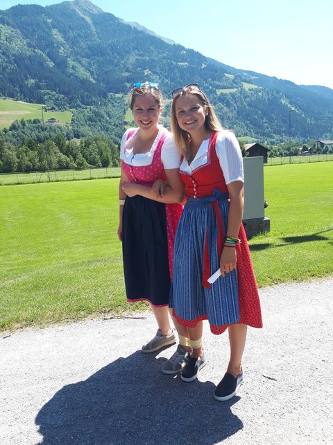 Verfehlten knapp den Stockerlplatz im Team-Laufbewerb: Michaela Löcker und Lisa Graggaber von der Landjugend Unternberg.