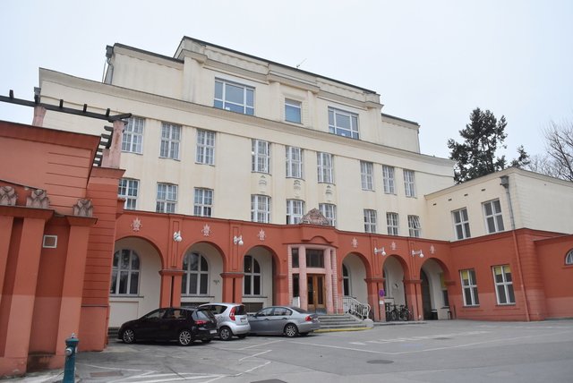 Das architektonisch wertvolle Spitalsgebäude soll einer allgemein zugänglichen Nachnutzung zugefürht werden. | Foto: Spitzauer