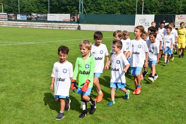 Einmarsch der Nachwuchsteams des FC Stubai | Foto: Kainz