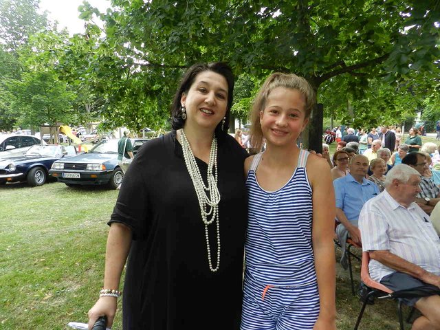 Berger Christine,Leonie Meier(Die mit ihrer Mutter aus der Schweiz zur Autoweihe angereist ist9 und ein Foto mit 
Berger Christine Wollte