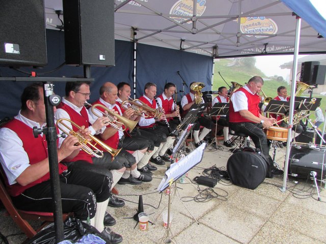 Die Kappler Dorfmusikanten spielten beim Sunny Mountain Sommerfest auf. 