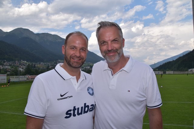 PV-Vertreter Bgm. Daniel Stern mit dem neuen Stubaier Talmanager Roland Zankl (r.) | Foto: Kainz