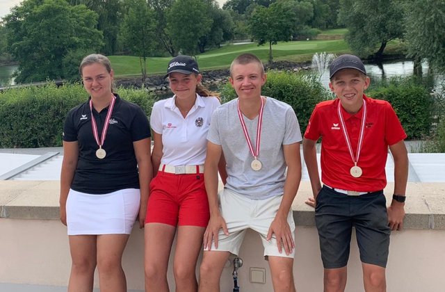 Die erfolgreichen Nachwuchsgolfer: Lara Edlbauer, Anna Neumayer, Lenny Wieser und Luca Mooslechner.
 | Foto: Salzburger Golfverband