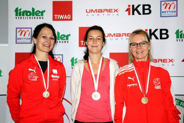 Tiroler Landesmeisterschaft 50m Gewehr: Alexandra Hess, die Tiroler Meisterin Anna Juen von der Schützengilde See und Ulrike Schmid (v.l.).