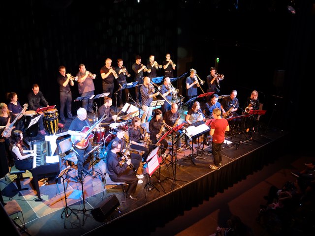 Big-Band-Action vom Feinsten wurde u.a. von den Workshopteilnehmern unter der Leitung von Martin Wimmer geboten.  | Foto: Georg Laller