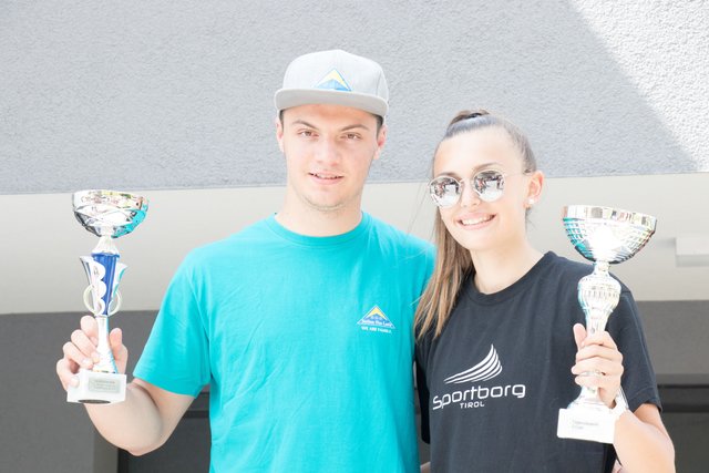 Die Tagesbesten von beiden Rennen Fabian Achenrainer und Riccarda Ruetz vom der RG Oberperfuss/Sellrain