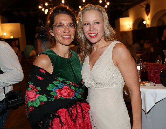 Premierenfeier im Stieglkeller Salzburg: Julia Moretti und Nina Proll | Foto: Franz Neumayr