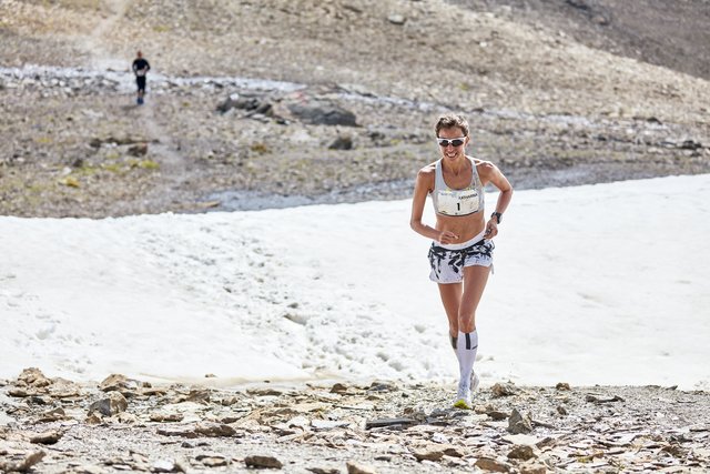 Katharina Zipser aus Innsbruck, Österreich stand bei den Marathon-Damen mit einer Zeit von 4:14.04,0 auf dem Siegerpodest. | Foto: TVB Paznaun – Ischgl