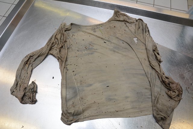 Foto von der Oberbekleidung der Unbekannten.