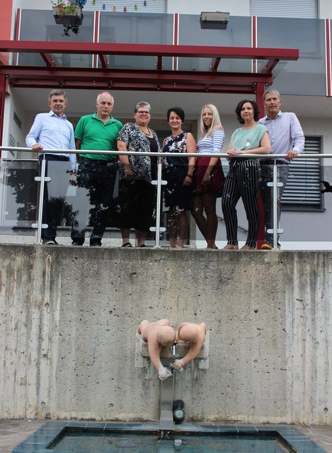 Karin Suppan, Roswitha Thurner und Anna-Katharina Gartner (2.,3.u.4.v.l.) mit Franz Fartek, Hans Rudolf Rath, Ute Schmied und Johann Winkelmaier von der Stadtgemeinde Fehring. | Foto: Stadtgemeinde Fehring