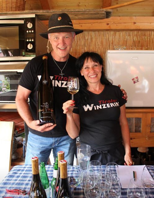 Winzer Claus Aniballi und Gattin Hannelore freuen sich über 92 Punkte im Falstaff Wein-Guide 2019/20. | Foto: Claus Aniballi