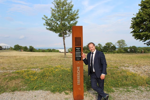 Beim Lebensbaumkreis Am Himmel: Bezirkschef Daniel Resch gönnt sich hier hin und wieder eine Auszeit.