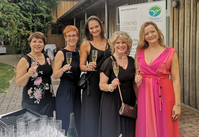 Das Team von Frau in der Wirtschaft rund um Silvia Reindl (r.).  | Foto: Frau in der Wirtschaft 