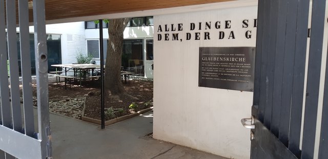 Eintritt in den als Oase der Ruhe konzipierten Innenhof. | Foto: Christian Buchar
