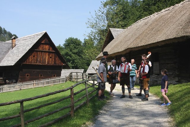Am 4. August spielen zahlreiche Musikanten im Freilichtmuseum Stübing auf. | Foto: oefm stuebing