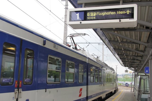 Schienenersatzverkehr mit geänderten Abfahrtszeiten. | Foto: © Stadtgemeinde Schwechat