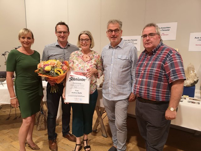 Andrea Malle (3.v.li.) erhielt für ihr langjähriges Wirken das Ehrenabzeichen der Stadt Radenthein | Foto: Radentheiner Wirtschaft