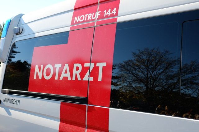Der Notarzt musste den Schwerverletzten erstversorgen.