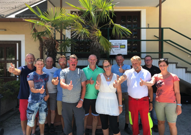 Erlebten einen mehr als realitätesnahen Erste Hilfe Kurs: Trainer Walter Stadlober mit den Teilnehmern der ARGE PORR STRABAG. | Foto: STRABAG